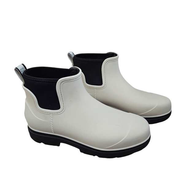 UGG Ashton Chelsea Boot White Size 11 NWOT Gorpcore - Picture 1 of 9